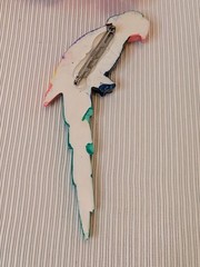 Colorful Parrot Brooch Pin With Vibrant Multicolor Design & Secure Clasp Back