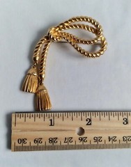 Vintage Knotted Cable Rope Double Dangle Tassel Charms Gold Tone Brooch Unsigned