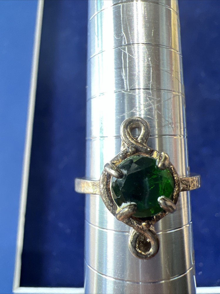 Vintage Sterling Silver Simulated Green Round Shape Gem Stone Ring Size 7