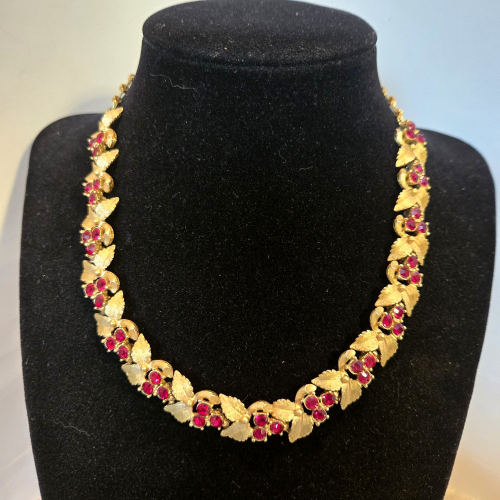 Vtg Red Rhinestone Holly Choker Necklace 15.5 in Gold Tone Adj Christmas Holiday