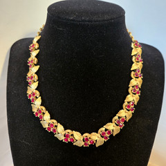 Vtg Red Rhinestone Holly Choker Necklace 15.5 in Gold Tone Adj Christmas Holiday