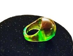 vintage 1960’s Green Lucite Bubble Dome Ring size 8.5