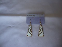 VINTAGE SAMUEL HUANG DESIGNER SIGNED CLOISONNE RETRO MOD CREAM DANGLE EARRINGS
