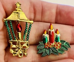 Lot of 4 Vintage Christmas Holiday Brooches Pins Jewelry Snowman Wreath Candles