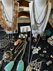 3.5 Lbs! 50+Vintage lot Of Silver And Gold Tone Necklace/bracelets/earrings/ring