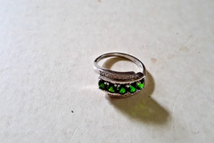 Vtg Sterling Silver 926 STS Fashion Ring w 5 Green Stones Faceted & Prong Set