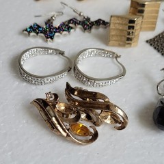 Vintage Multicolor Mixed Lot Earrings Brooch Pin Glass Plastic Metal 16 Pieces
