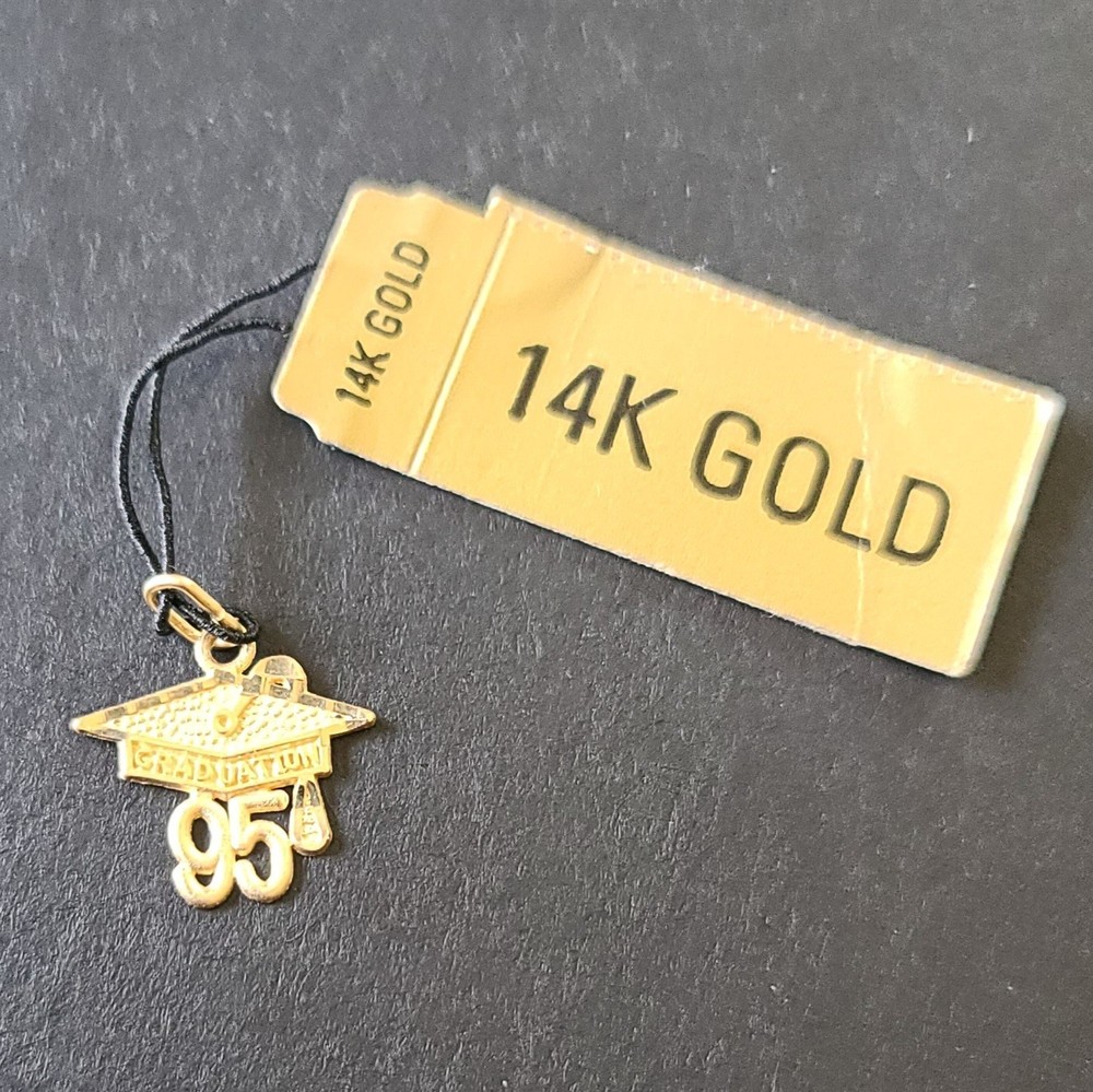 Vintage 90s 14K Yellow Gold 1995 Graduation Cap Charm NOS 0.5 Grams
