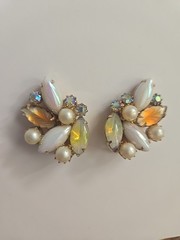 Vtg KRAMER FROSTED AB RHINESTONE FAUX PEARL CLUSTER CLI P EARRINGS