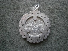Queen Elizabeth II Vtg Shiny Sixpence Coin in Ornate Silvertone Mount 6.2g