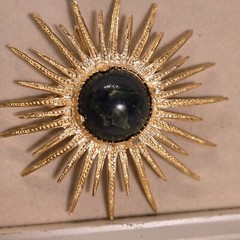 Vtg Starburst Goldtone Green Marble Plastic or Lucite Stone Star Brooch Pendant