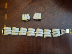 Charel White Molded Lucite Bracelet & Clip On Earrings Set Vintage 1950s/1960s