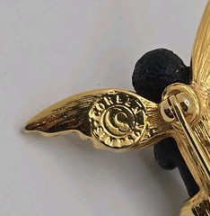 Vintage Coreen Simpson Black Cherub Brooch Gold Tone Cupid Heart Pin Signed