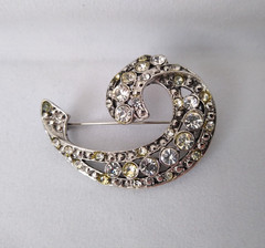Vintage Pin Brooch Clear Rhinestone Classic Silver Toned Jewelry