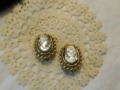 Vintage Carved Abalone Cameo Agate Beaded Necklace Brooch and Earrings Set