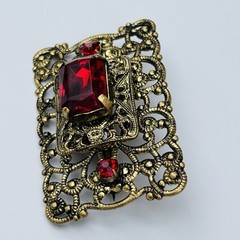 Vintage Brooch Red Glass Stones Filigree Openwork Goldtone 1-7/8″ x 1-1/8′