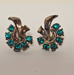 Lot of 5 Vintage Unbranded Rhinestone & 1 Gemstone Fashion Earrings