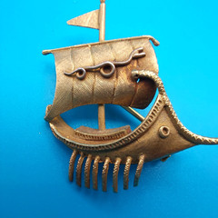 VTG 18K YELLOW GOLD VIKING DRAGON NAUTICAL SHIP BROOCH RARE FIND Museum purchase