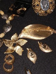 Napier Gold Tone Necklace 24″” And Matching Earrings Signed & Misc Jewlery/Pins