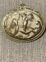 NEW ITEM*LG ELEGANT ART DECO SET MERMAIDS CAMEO BROOCH/PENDANT COMBO-ivy/gold