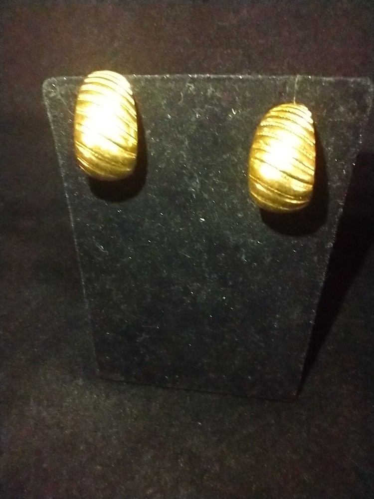 Vintage Ribbed Half Hoop Pierced Earrings Clasp Stamped 9c