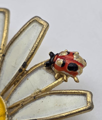 Vintage Weiss White Daisy Flower Brooch Ladybug Gold Tone Enamel 45mm Signed
