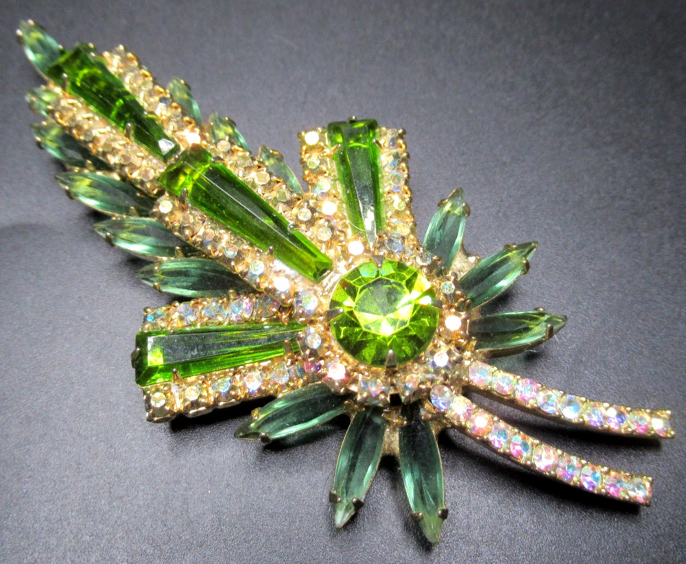 JULIANA BOOK PIECE Green Tapered Baguette Rhinestone Vintage Pin Brooch
