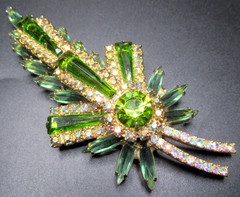JULIANA BOOK PIECE Green Tapered Baguette Rhinestone Vintage Pin Brooch