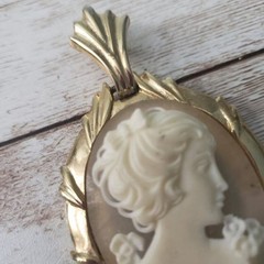 Vintage Pendant – Large Cameo Style Gold Tone with Cream (No Chain Included)