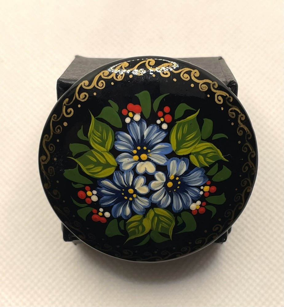 Vtg. Handpainted Floral Black Lacquered Brooch Made In Russia Signed