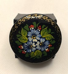 Vtg. Handpainted Floral Black Lacquered Brooch Made In Russia Signed