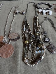 13 Pieces Vintage to Now Fashion Jewelry Mixed Lot Black Tone Mixed Material
