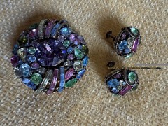 Vintage Hollycraft Signed Pastel 1955 GORGEOUS Brooch & Screw Back Earring Set