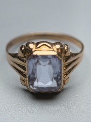 Vintage Women’s BDA 10K Yellow Gold Blue Stone Ring Size 5.25