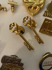 Lot Of 26 Vintage Avon & Avon Representative Awards Brooches Pins Pendant