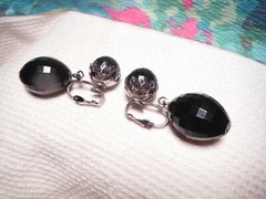 DALSHEIM EARRINGS ~ VINTAGE PAIR OF DALSHEIM CLIP ON EARRINGS ~ CIRCA 195Os.