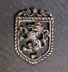 Sarah Coventry Vintage 1958 Griffon Royal Crest Heraldic Shield 2-1/8″ X 1-3/8″