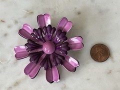 Vintage Retro Layered Shades of Purple Enamel Daisy Flower Metal Brooch Pin