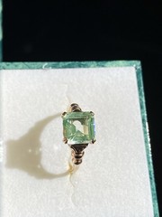 ANTIQUE 10K YELLOW GOLD URANIUM LIME GREEN SPINEL GEMSTONE RING size 6 ~ 1.7 g
