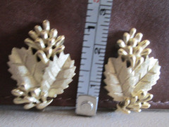 Vintage Trifari Gold Tone Leaf Berries Earrings Set 1955–1969 Autumn Fall clipon