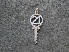 Yale Door Key 21st Birthday Vintage Sterling Silver Bracelet Charm Pendant 2.0g