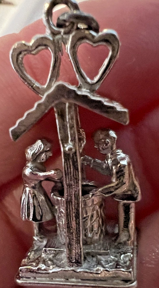 Sterling Silver 3D Wishing Well Charm Couple, Hearts, Vintage 9.3g 925