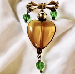 Vintage Amber Heart Brooch Pendant Goldtone Bow Dangling