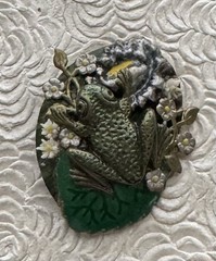 Vintage frog on lily pad brooch enamel on metal