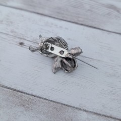 Vintage 1995 Silver/Gold Tone Pewter Angel Playing Horn Brooch / Pin – Signed DM