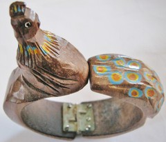 RARE VINTAGE 1930s-40s WOOD PEACOCK CLAMPER BRACELET MATCHING PIN SET