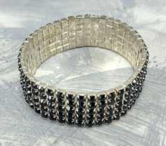 Bracelet Tiny Black Faceted Stones In Ornate Silver Tone Links Stretch Vintage
