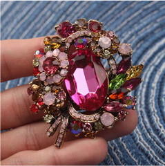 BROOCH- Flower Brooch – Sparkling Multicolor Synthetic Gemstones and Zinc Alloy