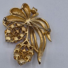 Vintage Lisner Gold Tone Fuchsia Pink Rhinestone Floral Brooch and Earring Set