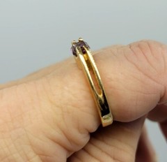 Vtg Sz 8 Ring Sm Purple Cubic Zirconia 18KGE Stackable Fashion Jewelry StyS3